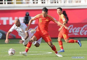 Trung Quốc thắng ngược Kyrgyzstan nhờ 2 sai lầm của thủ môn