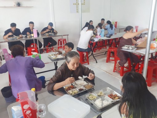 Dân nghèo Bến Tre bất ngờ khi ăn cơm đủ chất chỉ tốn 2000 đồng