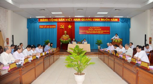 Đổi mới, kiện toàn, nâng cao chất lượng công tác tổ chức xây dựng Đảng