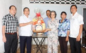 Thành ủy, HĐND, UBND, UBMTTQ Việt Nam TP. Long Xuyên thăm, tặng quà Tết Nguyên đán Kỷ Hợi 2019