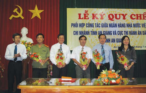 Ngân hàng cảnh báo rủi ro trong giao dịch trực tuyến vào dịp Tết