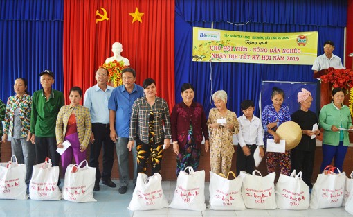 Chăm lo hội viên nghèo ăn Tết