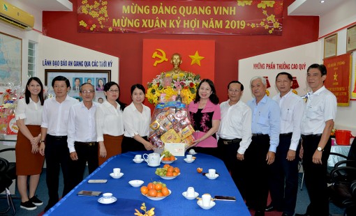 Bí thư Tỉnh ủy Võ Thị Ánh Xuân chúc Tết Báo An Giang