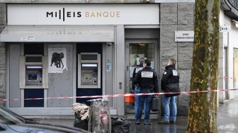 Ngân hàng giữa đại lộ Champs-Elysees bị cướp vét sạch 30 két tiền
