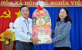 Bí thư Tỉnh ủy Võ Thị Ánh Xuân chúc Tết Đảng bộ, chính quyền, nhân dân xã Tân Phú