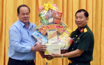 Phó Chủ tịch UBND tỉnh Nguyễn Thanh Bình thăm, chúc Tết lực lượng vũ trang tại huyện Tịnh Biên