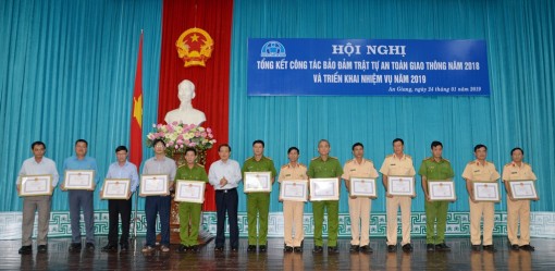Thực hiện đồng bộ, quyết liệt, toàn diện, thường xuyên các giải pháp bảo đảm trật tự an toàn giao thông