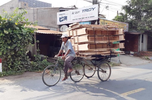 Lao động nghèo mưu sinh dịp Tết