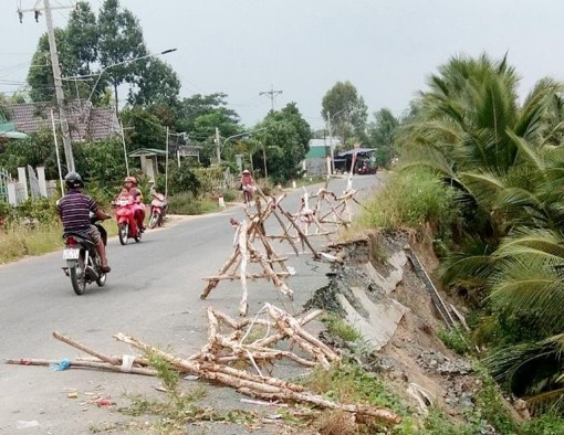 Khắc phục sạt lở Tỉnh lộ 957