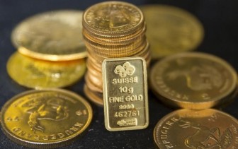 Giá vàng hôm nay 26-1: Rủi ro đe doạ, đổ tiền vào vàng
