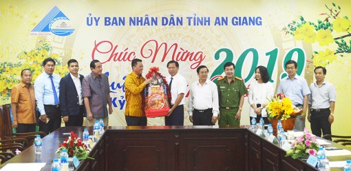 Lãnh đạo tỉnh Kandal thăm, chúc Tết tỉnh An Giang