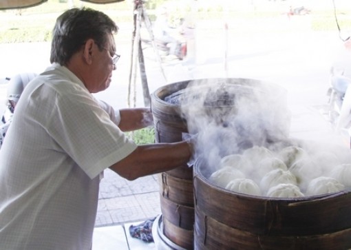 Qua cầu Mỹ Thuận nhớ bánh bao Tài Có