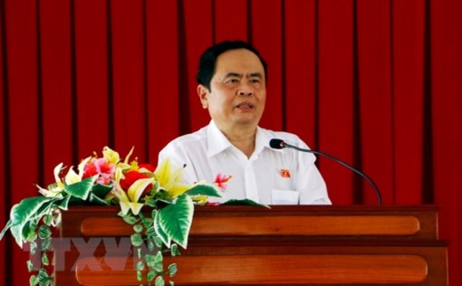 Đồng chí Trần Thanh Mẫn trao quà Tết tặng các gia đình chính sách tỉnh Hậu Giang