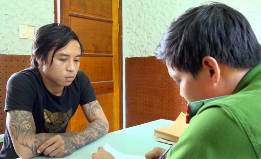 Bắt đối tượng nghiện ma túy “quậy” Công an phường