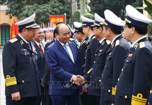 Thủ tướng Nguyễn Xuân Phúc thăm, chúc Tết Bộ Tư lệnh Quân chủng Hải quân