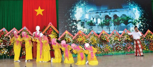Làng Chăm đón Tết