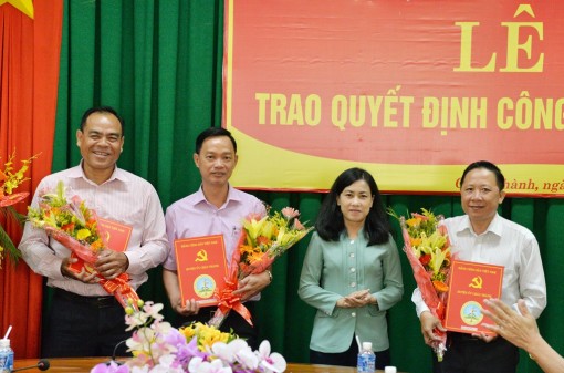 Châu Thành trao quyết định điều động, bổ nhiệm và nghỉ hưu cán bộ thuộc diện Ban Thường vụ Huyện ủy quản lý