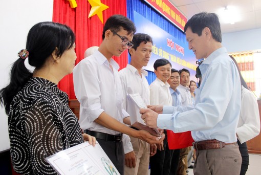 Trao quyền sử dụng “Nhãn hiệu chứng nhận An Giang” cho 8 đơn vị
