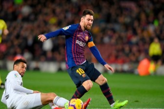 Messi lập cú đúp, Barca thoát thua Valencia