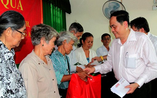 Đồng chí Trần Thanh Mẫn chúc Tết, tặng quà cho gia đình chính sách, hộ nghèo tại Cần Thơ