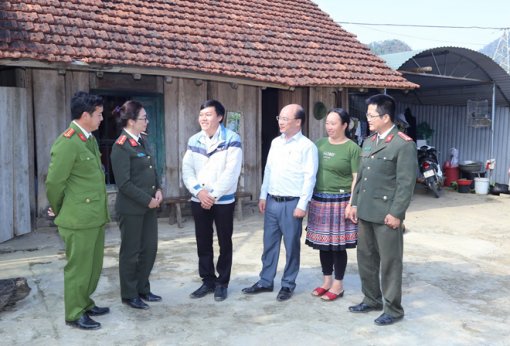 Lóng Luông - Sắc đào sau khói súng