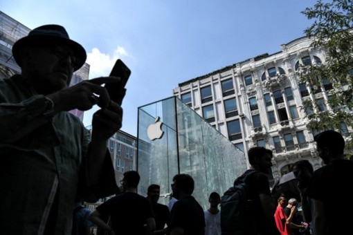 Apple trở lại vị trí công ty đại chúng có giá trị nhất thế giới