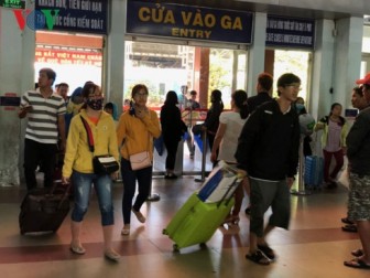 Sau kỳ nghỉ tết, người dân lại chen chân trở lại TP HCM