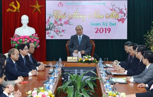 Thủ tướng dự giao ban đầu Xuân Kỷ Hợi tại Ngân hàng Chính sách xã hội