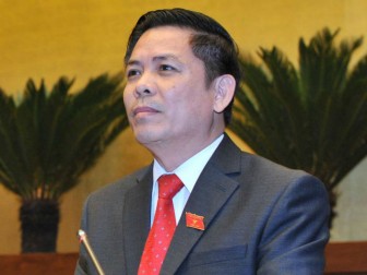 Bộ trưởng Nguyễn Văn Thể gửi thư khen 2 nữ nhân viên gác chắn cứu cụ bà