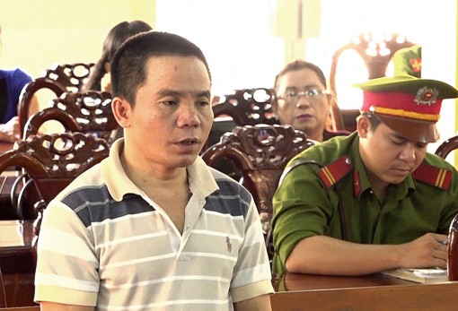 Hành vi “thú tính” của gã cha nuôi