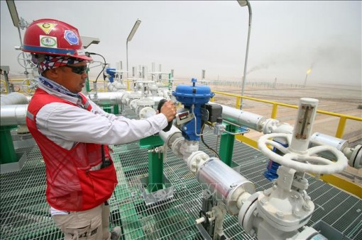 Sản lượng khai thác của OPEC giảm xuống mức thấp nhất 4 năm qua