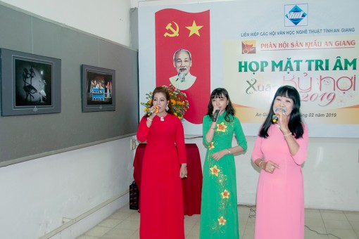 Họp mặt tri âm nghệ sĩ sân khấu