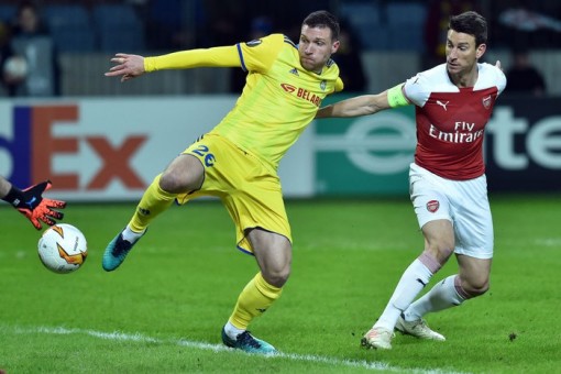 Europa League: Arsenal thua sốc, Chelsea thắng nhọc nhằn