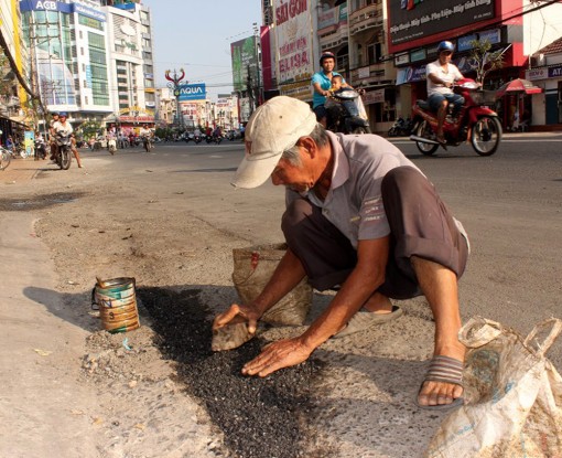 Học tập và làm theo Bác chẳng đâu xa