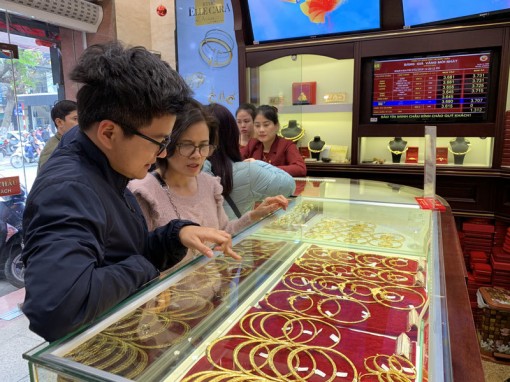 Giá vàng hôm nay 22-2: Chiếm đỉnh cao, vẫn đà tăng lên