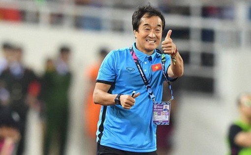 Lee Young-jin chính thức nắm tuyển U-22 Việt Nam