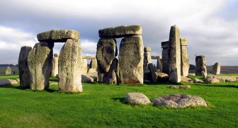 Các nhà khoa học phát hiện bí mật mới về vòng tròn đá cổ Stonehenge