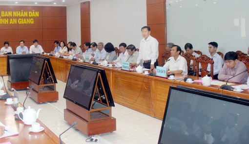 Tập trung tháo gỡ khó khăn cho lúa, gạo