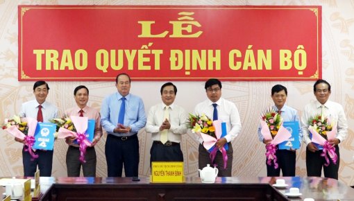 Trao quyết định điều động, bổ nhiệm và bổ nhiệm lại 5 cán bộ thuộc diện Ban Thường vụ Tỉnh ủy quản lý