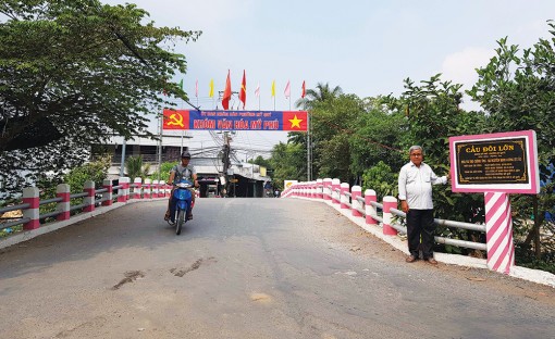 Nông dân bỏ tiền tỷ xây cầu từ thiện