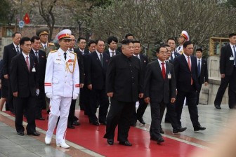 Chủ tịch Triều Tiên Kim Jong-un vào Lăng viếng Chủ tịch Hồ Chí Minh