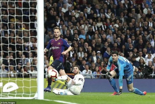 Real Madrid - Barcelona 0-1: Rakitic lập công, Real lại thua Barca