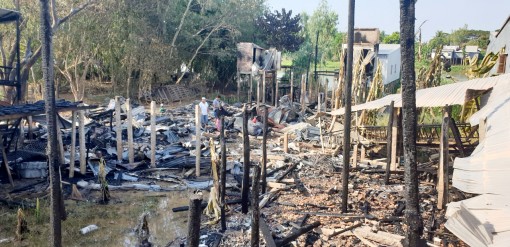 An Giang: Cháy 9 căn nhà người Chăm ở An Phú