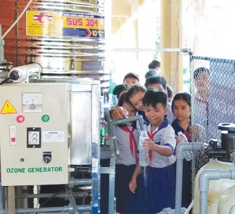 Niềm vui có nước sạch cho học sinh vùng nông thôn