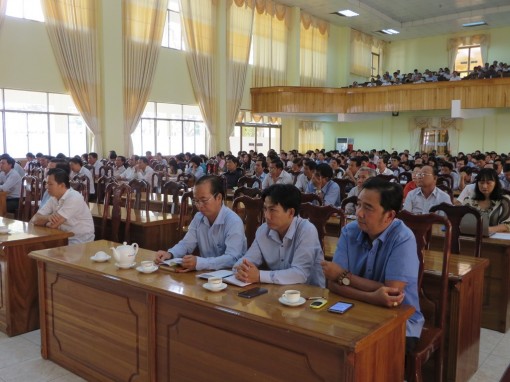 Tiếp tục học tập và làm theo gương Bác