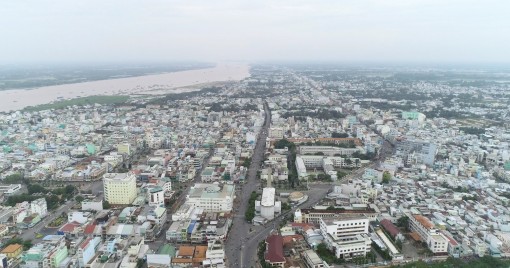 Bàn giao cắm mốc giải phóng mặt bằng dự án tuyến nối Quốc lộ 91 và tuyến tránh TP. Long Xuyên