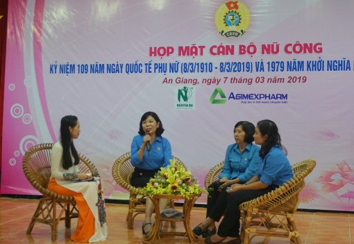 Hơn 100 cán bộ nữ công Công đoàn họp mặt giao lưu nhân ngày Quốc tế Phụ nữ 8-3