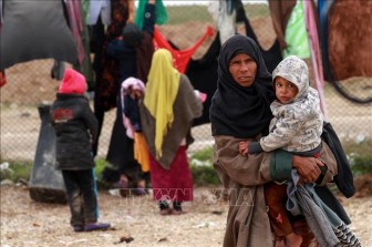 Hơn 62.000 người đổ về trại di tản Al-Hol ở Syria để tránh giao tranh