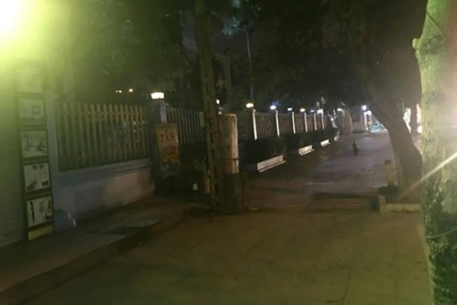 Nhóm thanh niên nổ súng liên tiếp vào 2 người đứng bên đường