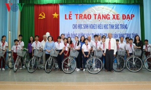 Sóc Trăng tặng 550 xe đạp cho học sinh nghèo